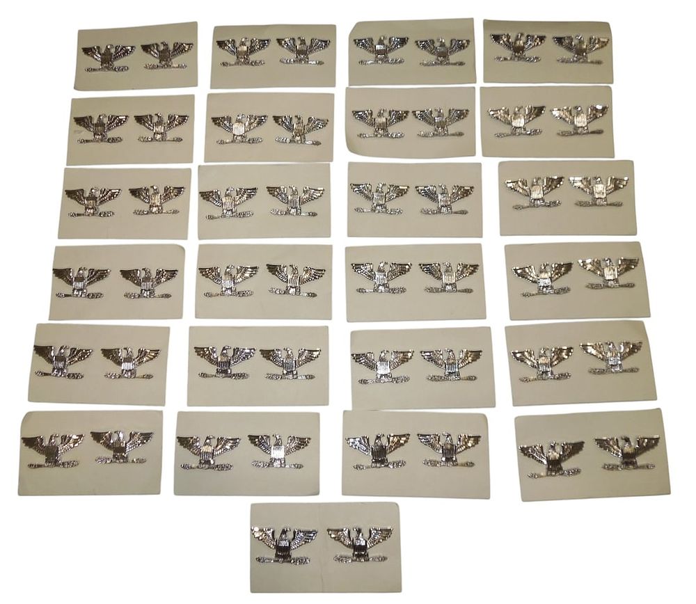 Lot 266: Lot 1980s US Army & USAF Colonel Rank Insignia Pins on Cards