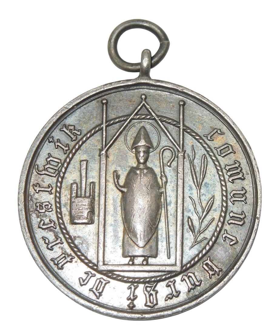 Lot 375: WWI RAF British Prestwick Silver Tribute Medal Engraved With Name