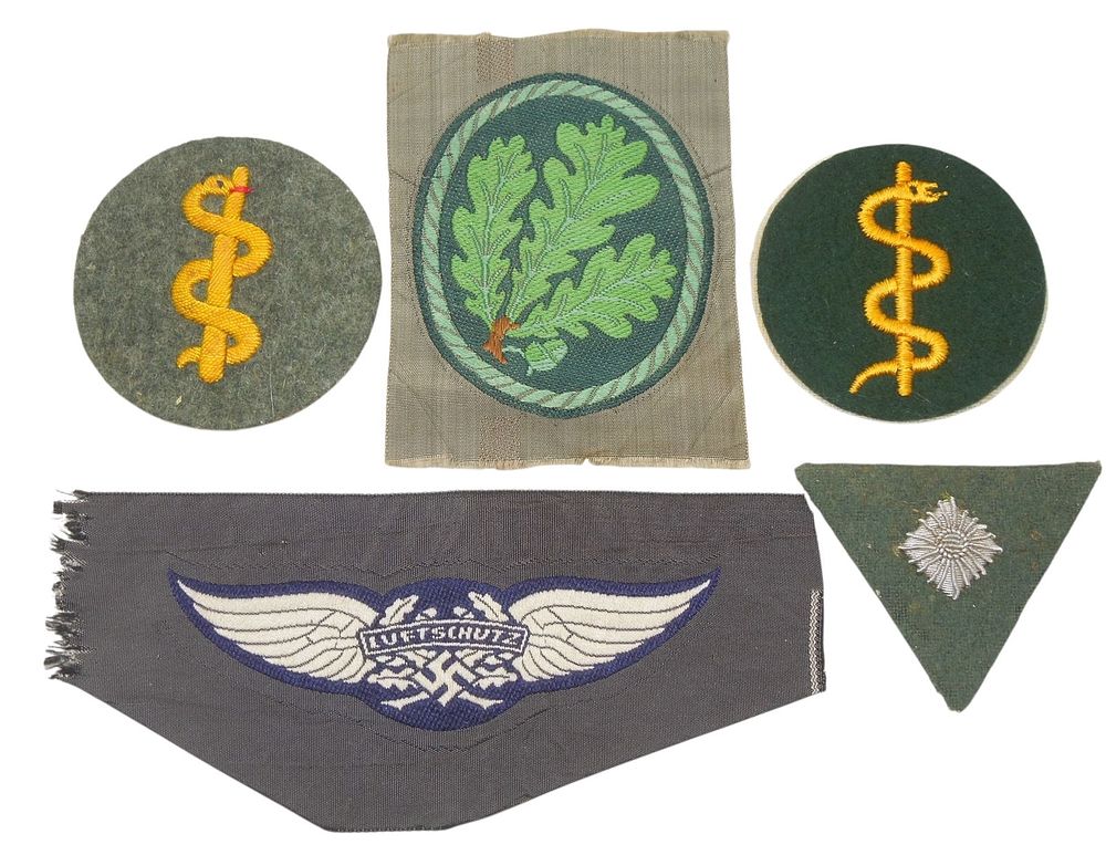 Lot 160A: WWII German Wehrmacht Luftshutz Mountain Troops Military Uniform Patches Insignia