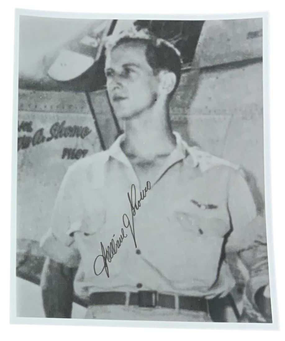 Lot 193: WWII Fighter Pilot William Shomo Medal of Honor MOH Signed Photo