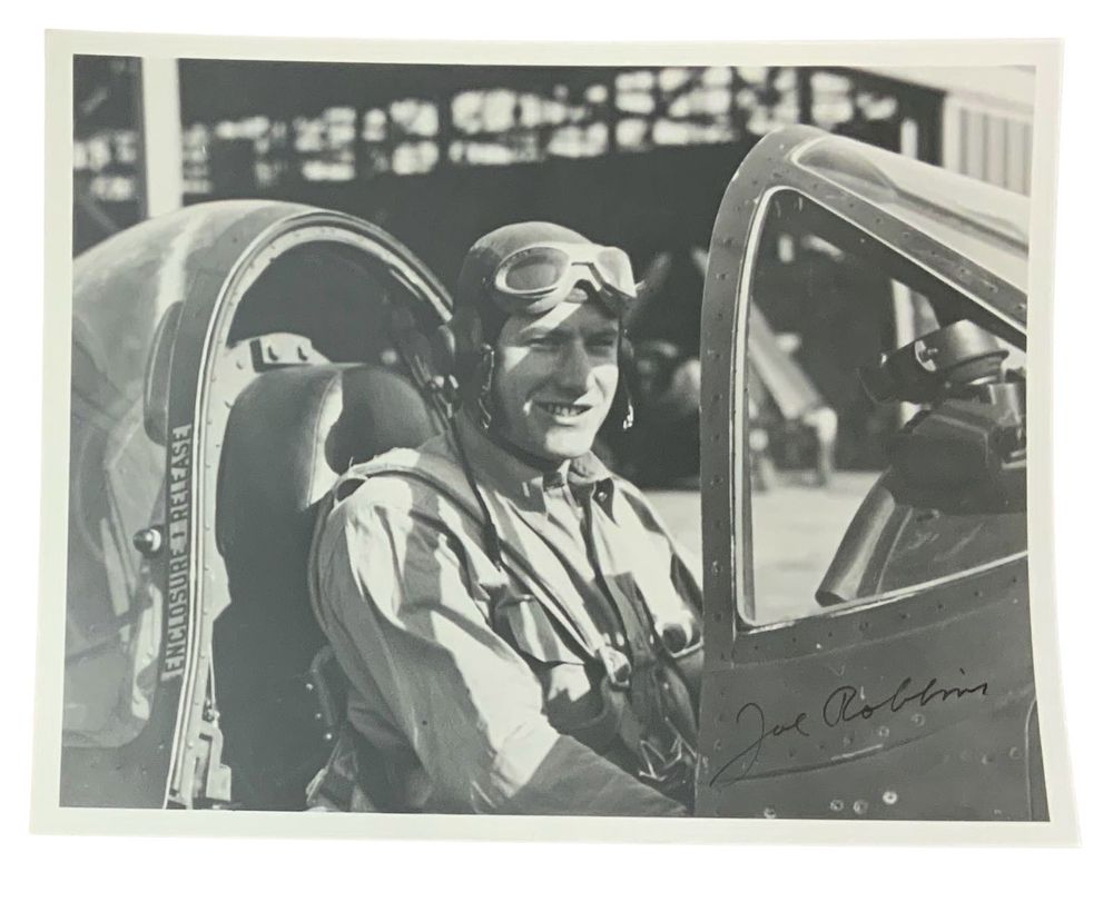 Lot 195: WWII Navy Pilot Ace Joe Robbins Fighter Squadron VF-3, VF-6, VF-85 Signed Photo