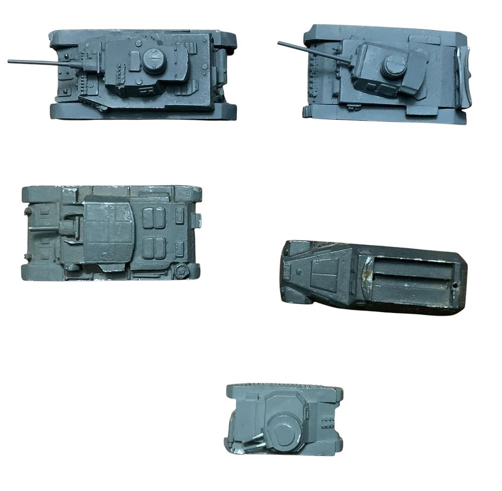 Lot 255: 1940s WWII Era Authenticast / Comet German Germany Armored Tanks Metal Lot (5)