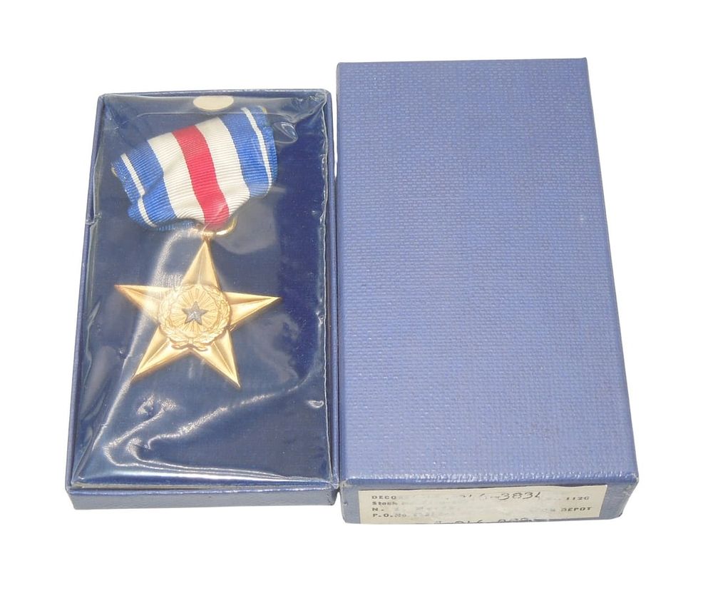Lot 281: WWII US Army Silver Star Slot Brooch Medal in 1943 Philadelphia QM Box