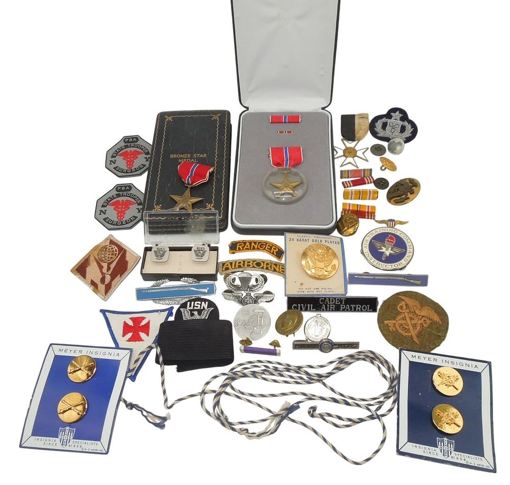 Lot 304: WWII - Modern Military Medals Pins Indignia Ribbons Airborne Bronze Star