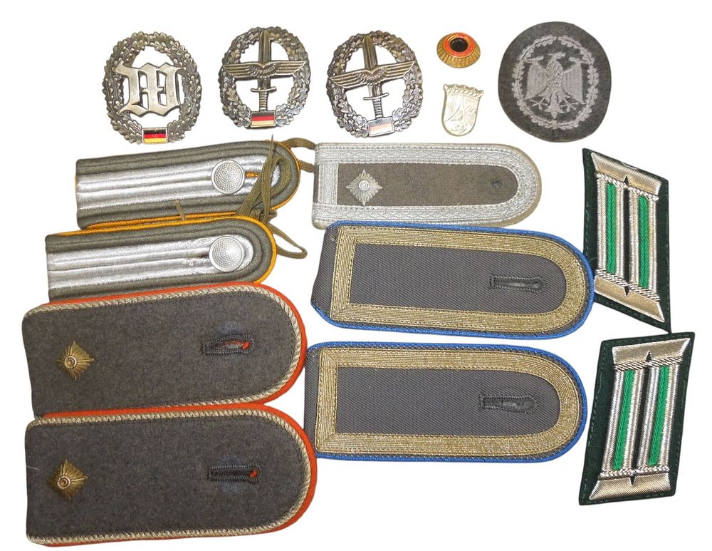 Lot 323: Cold War West German Military Uniform Shoulder Boards & Badges