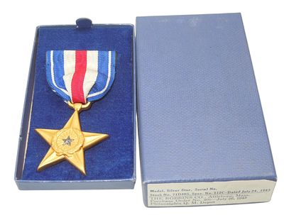 WWII US Army 1943 Robbins Wrap Brooch Silver Star Medal & Box. Original as shown. Unissued, not 