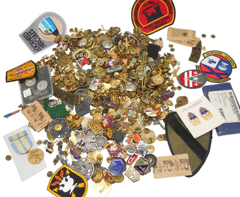 Lot 195: Huge Lot WWII - Modern US Military Pins Insignia Patches