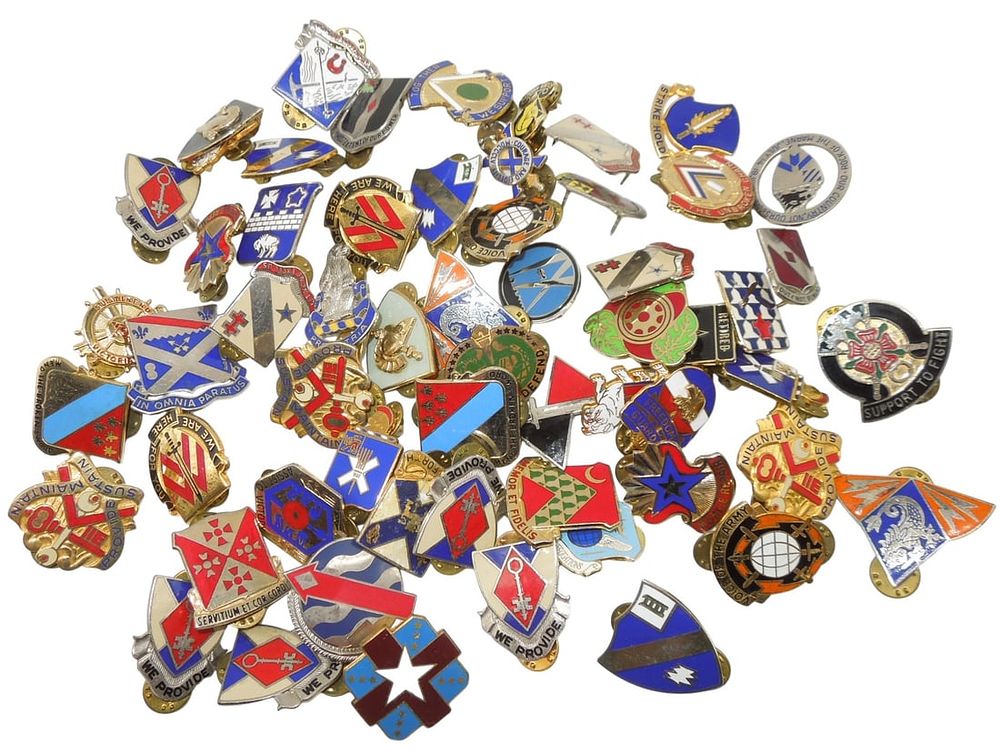 Lot 196: Vietnam War Era Lot US Army DUI Crests Pins Insignia