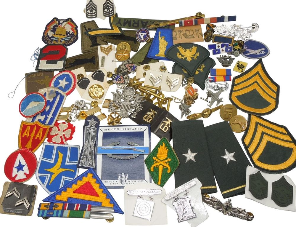 Lot 214: Lot WWII - Modern US Military Pins Patches Ribbons Insignia
