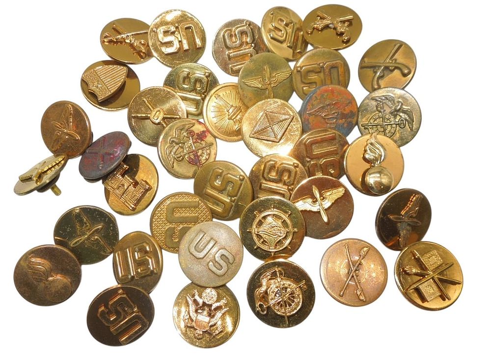 Lot 220: Lot WWII US Army & AAF Enlisted Collar Discs Pins