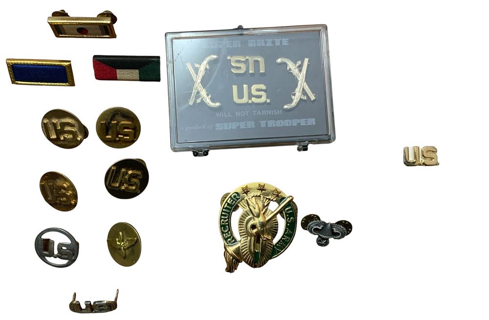 Lot 373: WWII - Post War US Army Insignia Lot