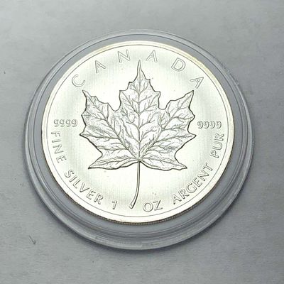 2011 Canada $5 Maple Leaf 1 ozt .9999 Silver. Winner shall receive the exact coin shown here. (BD/B)