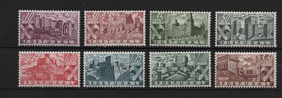Portugal 1946 Castelos de Portugal. 
Novo com marca de charneira goma. 
Cabe ao licitante 
