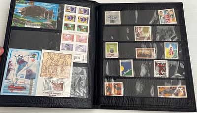 Brasil 1997 Pasta classificadora almofadada com selos do brasil do ano de 1997. 
• Cabe ao 