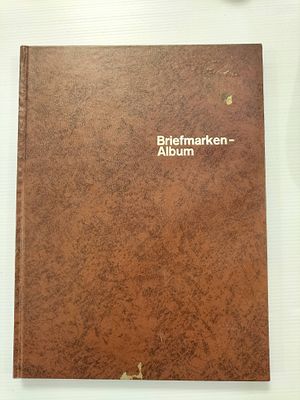 Classificador de 16 P&aacute;ginas com selos da Su&eacute;cia. 
Novos e usados. 
Valor de envio deste este 