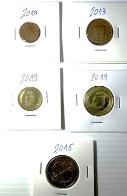 Lote C/ 5 Moedas de Malta. Moedas Circuladas. 
Cabe ao licitante verificar cuidadosamente as 