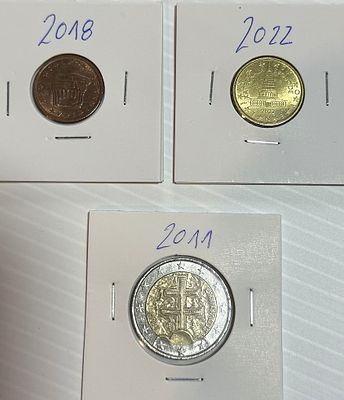 Lote C/ 3 Moedas - Eslov&aacute;quia e Eslov&eacute;nia. Moedas Circuladas. 
Cabe ao licitante verificar 