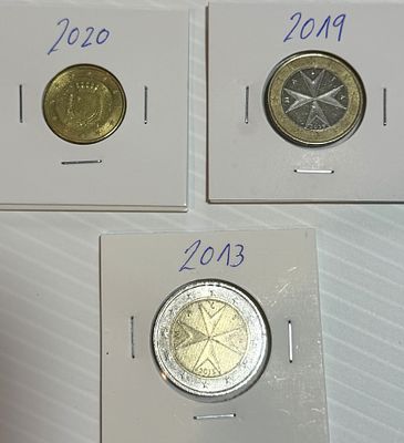 Lote C/ 3 Moedas de Malta. Moedas Circuladas. 
Cabe ao licitante verificar cuidadosamente as 