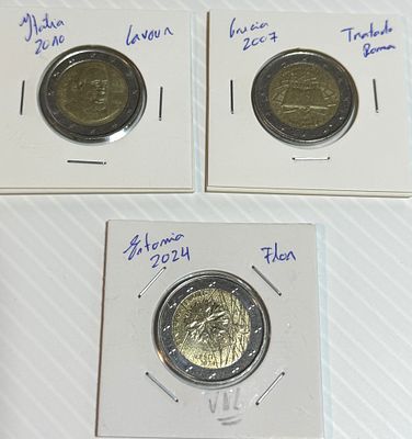 Lote C/ 3 Moedas Comemorativas - It&aacute;lia, Gr&eacute;cia e Est&oacute;nia. Moedas Circuladas. 
Cabe ao licitante 