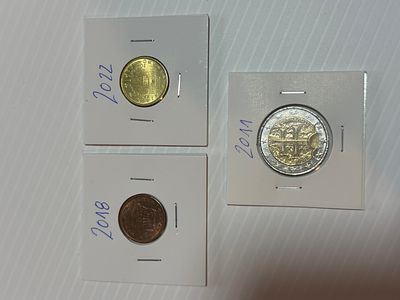 Lote C/ 3 Moedas - Eslov&aacute;quia e Eslov&eacute;nia. Moedas Circuladas