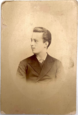 [Из коллекции Табачникова Е.М.] Неизвестный фотограф - Кабинетный портрет. 16 х 10.7 см 