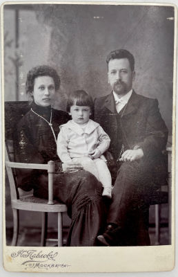 [Из коллекции Табачникова Е.М.] Павлов Петр Петрович (1860-1924) - Кабинетный портрет. После 1891 г. 