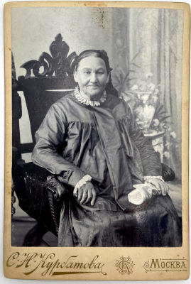 Курбатова Софья Николаевна - Кабинетный портрет. 16.3 х 11 см 
Ателье перешло к Софье Николаевне 