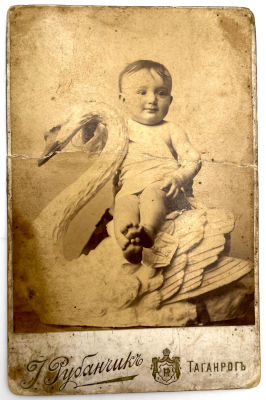 [Из коллекции Табачникова Е.М.] Рубанчик Иосиф Яковлевич - Кабинетный портрет. 16.6 х 10.7 см. 