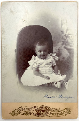 [Из коллекции Табачникова Е.М.] Неизвестный фотограф - Кабинетный портрет. Нелли Дивири. Конец 