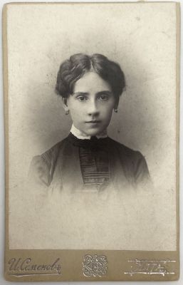 [Из коллекции Табачникова Е.М.] Семенов Иван Иванович - Кабинетный портрет. . 10.6 х 6.5 см 
Иван 