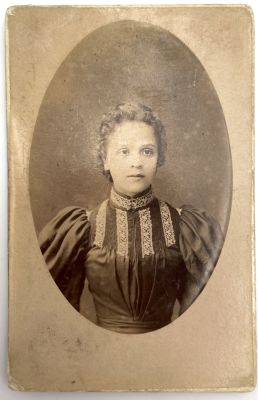 [Из коллекции Табачникова Е.М.] Шапиро Константин Павлович - Кабинетный портрет. . 10.3 х 6.5 см 