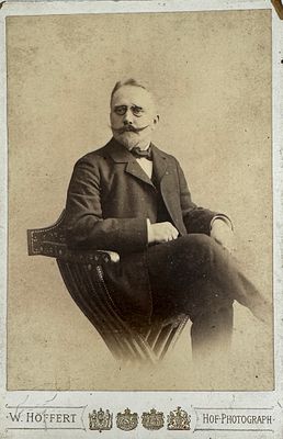 Мужской портрет. Фотография В. Хофферта. 1902 г. 16.7 х 10.9 см