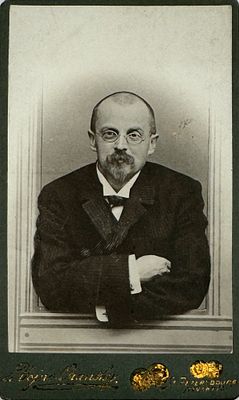 Портрет господина [Пибровски]. Фотография Войно-Оранского. 1900-е гг. 10.4 х 6.3 см