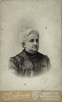 Женский портрет. Фотография И.И. Соловейчика. 1902 г. 10.3 х 6.5 см