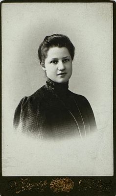 Женский портрет. Фотография Д. Принца. 1900-е гг. 10.4 х 6.3 см
