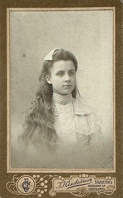 Портрет Гретель Браунек. Фотография И.И. Соловейчика. 1903 г. 11 х 6.8 см