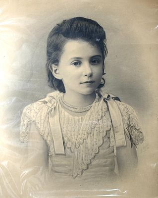 Детский фотопортрет. Девочка. 1899 г. . 51.5 х 41 см