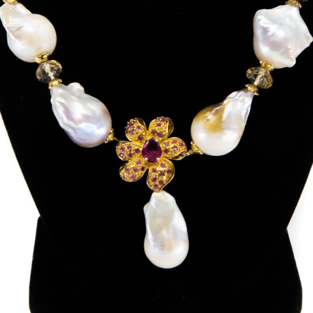 Lot 202: Necklace, GIA Sterling silver, freshwater pearls ruby