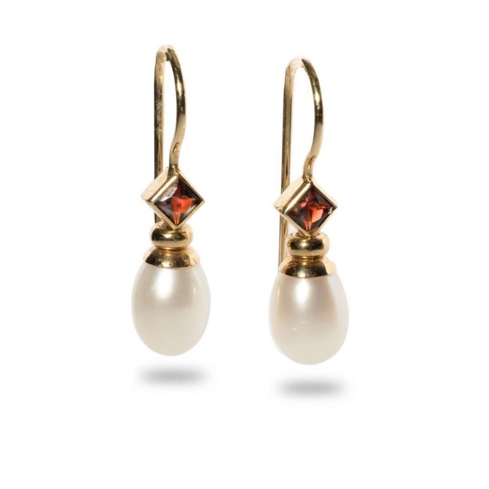 Lot 238: Earrings, 14K Gold and Garnet Pearl Earrings