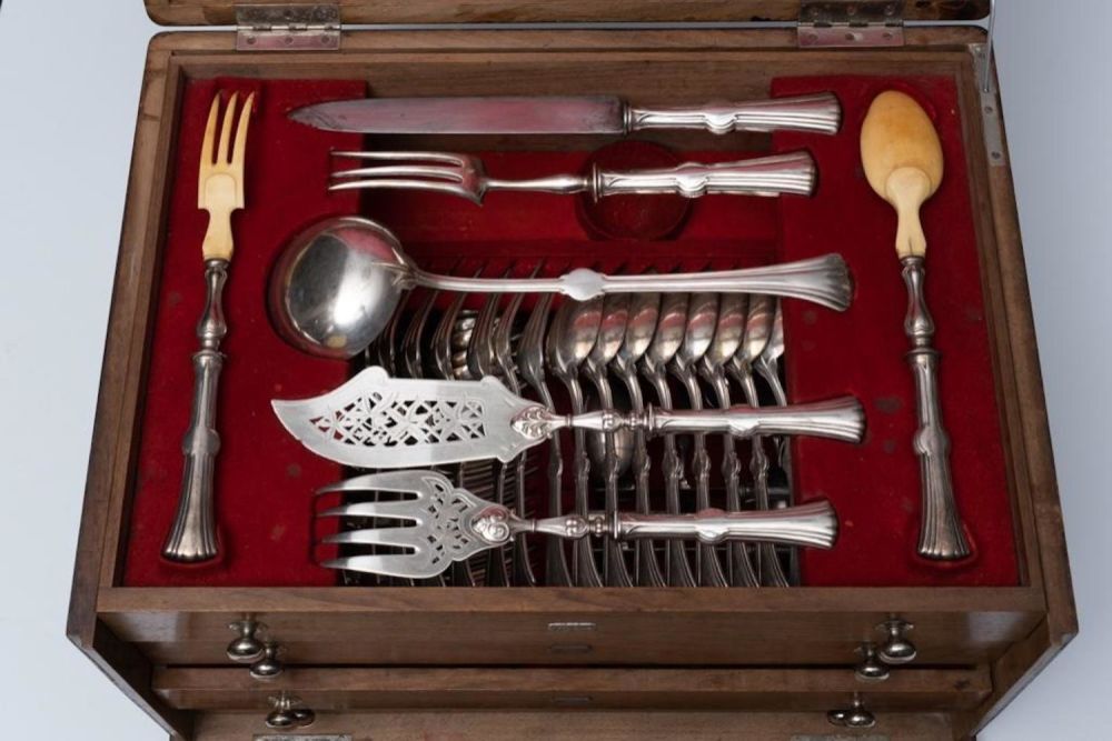 Lot 304: Christofle Silver Plate Cased Flatware Set
