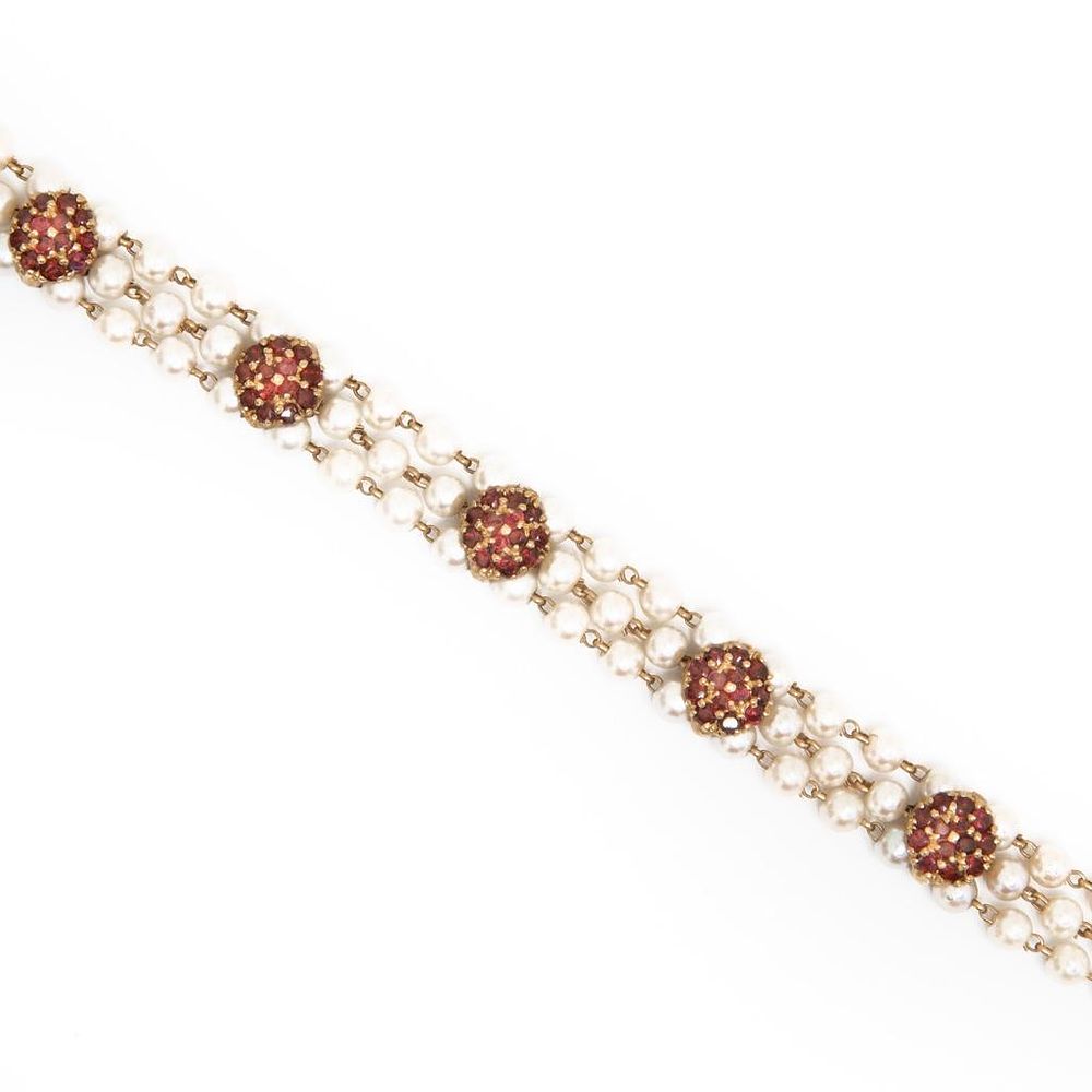 Lot 184: 14k gold, garnet and pearl 6" bracelet