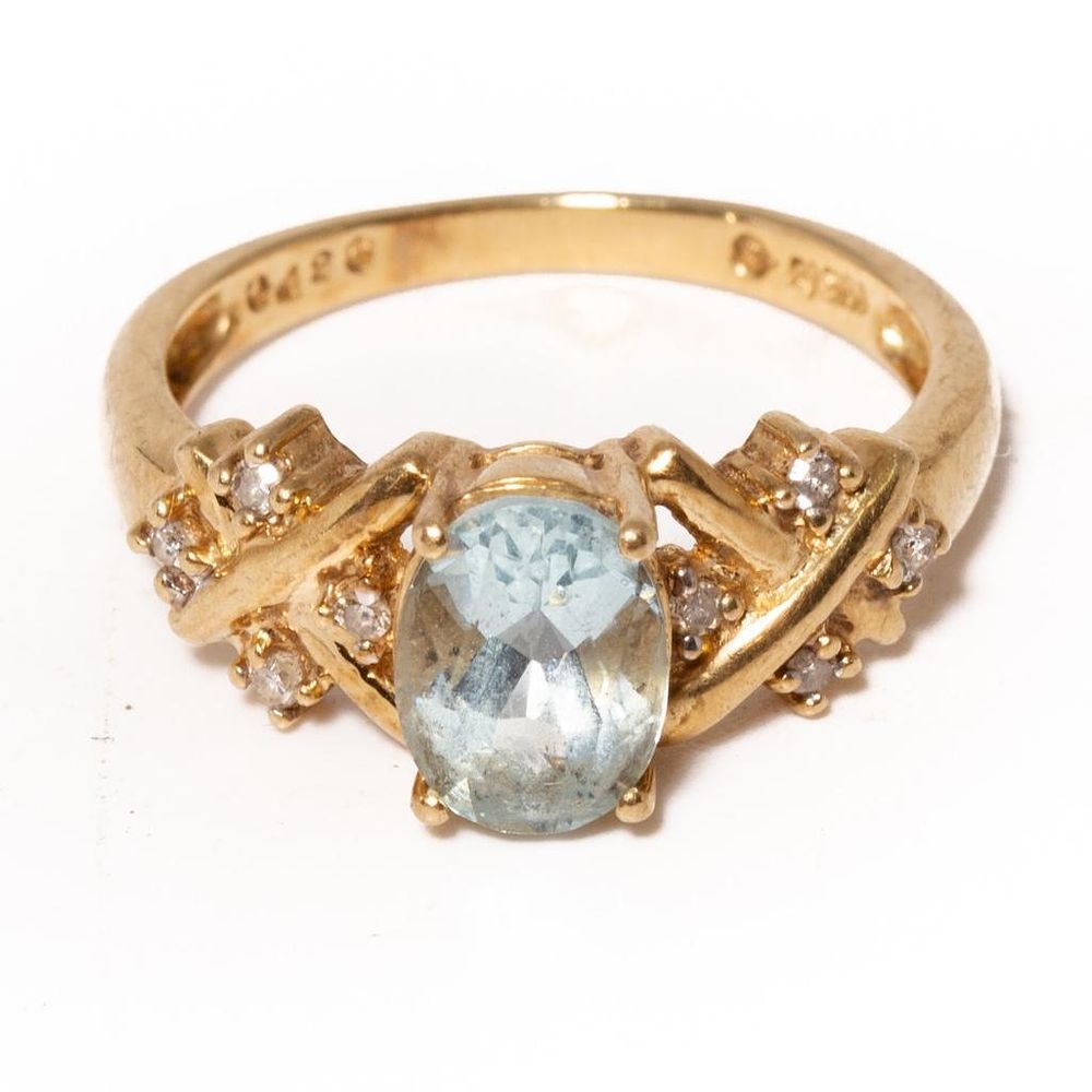 Lot 322: Alwand Vahan Gold, Aquamarine and Diamond Ring
