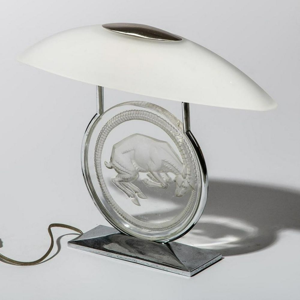 Lot 168: Lalique Art Deco "Belier" art glass lamp