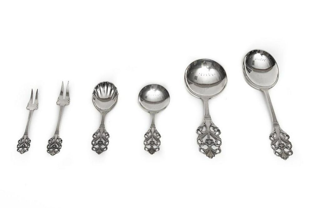 Lot 199: HM Marthinsen Scandinavian Silver serving pieces