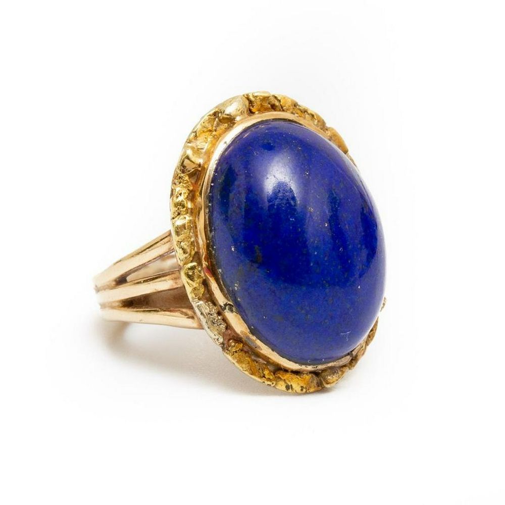 Lot 309: Ring, 18k vintage gold and lapis lazuli ring
