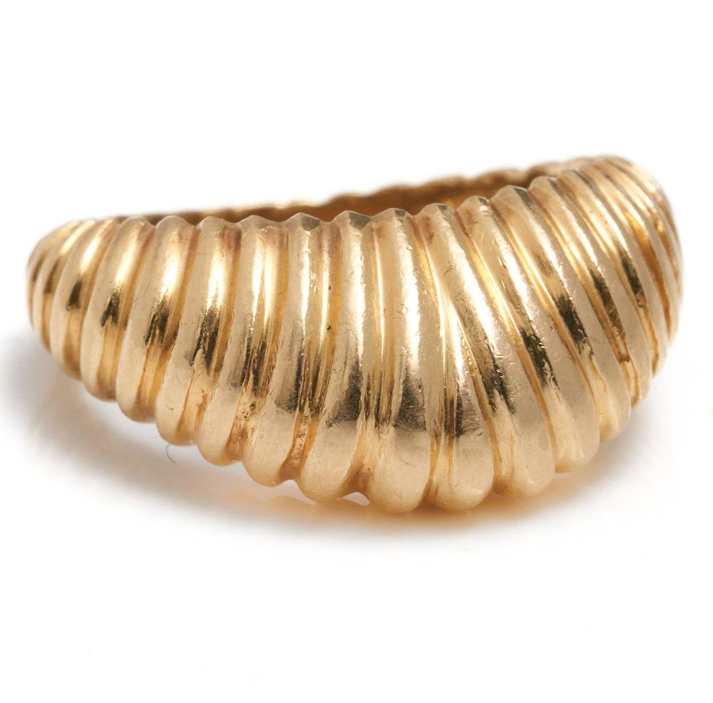 Lot 389: Tiffany and Co Authentic 14K Signed Scalloped Design Ring