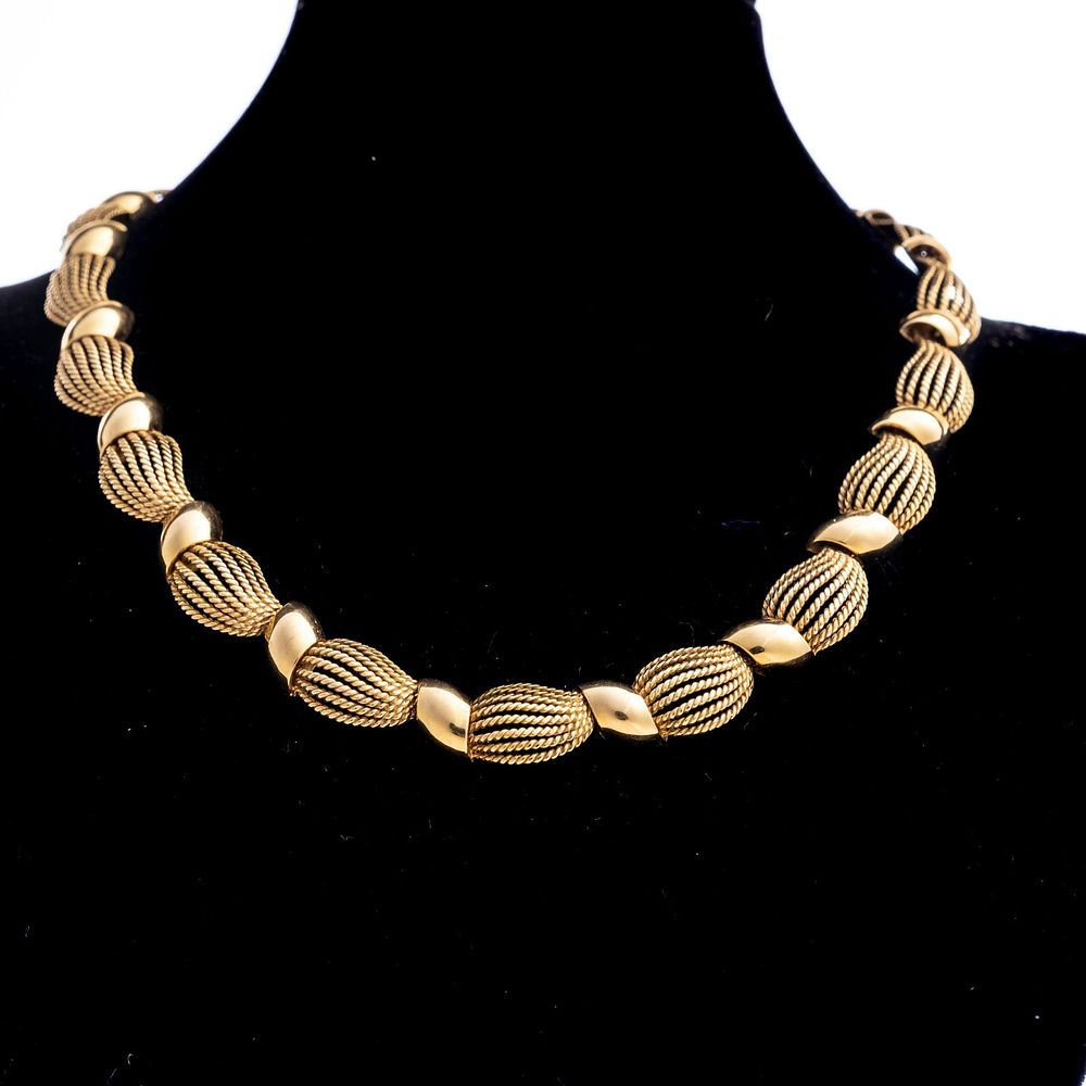 Lot 390: Tiffany and Co AUTHENTIC Signed Link Necklace