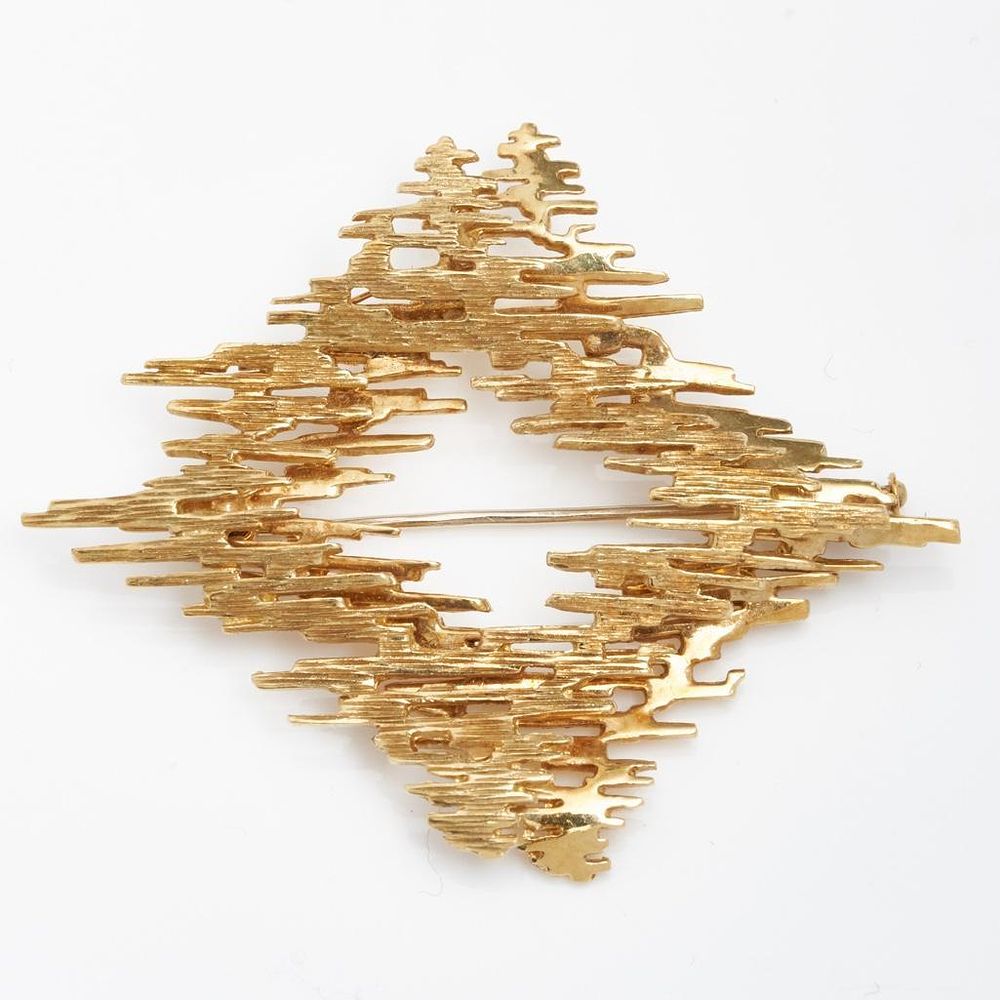 Lot 395: Abstract 18K Mid Century Modernist Brooch