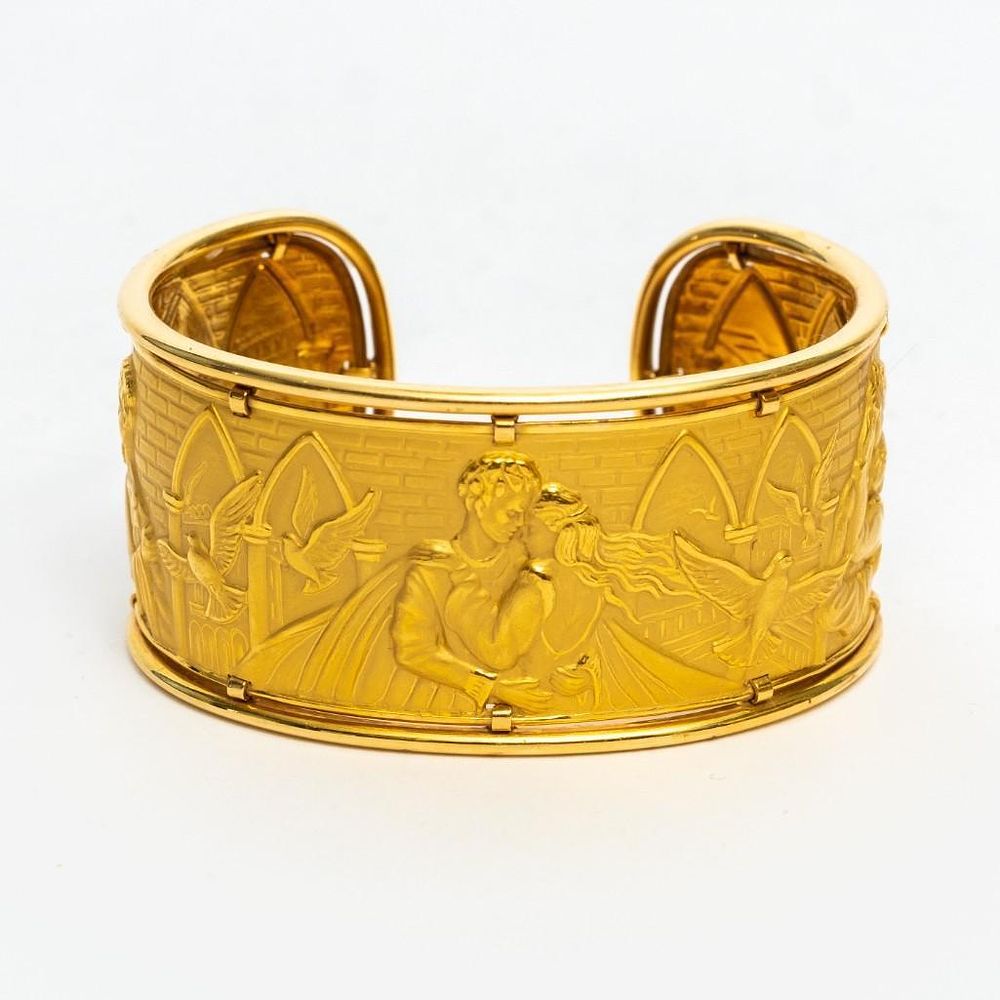 Lot 403: Carrera and Carrera Signed Romeo and Juliet 18K Gold Bracelet