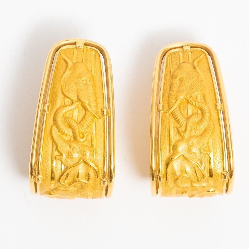 Lot 405: Carrera y Carrera Signed Elephant Motiff 18k Gold Earrings